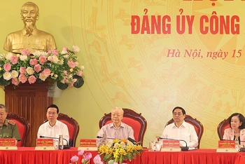 Tổng Bí thư Nguyễn Phú Trọng cùng các đồng chí lãnh đạo Đảng, Nhà nước dự và chỉ đạo hội nghị. 
