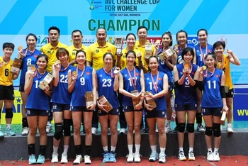 Đội tuyển bóng chuyền nữ Việt Nam nhận Huy chương vàng vô địch giải. (Ảnh: AVC)