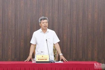 Phó Chủ tịch Ủy ban nhân dân tỉnh Hồ Quang Bửu phát biểu chỉ đạo tại hội nghị.