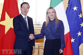 Chủ tịch nước Võ Văn Thưởng gặp Thủ tướng Italy Giorgia Meloni. (Ảnh: TTXVN)