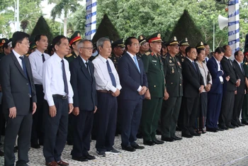 Lãnh đạo tỉnh Long An và nước bạn Campuchia dự lễ truy điệu các anh hùng liệt sĩ quân tình nguyện và chuyên gia Việt Nam hy sinh trong các thời kỳ chiến tranh ở Campuchia.