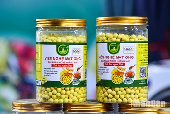 Viên tinh nghệ mật ong Hoàng Mai, 1 sản phẩm OCOP 3 sao của tỉnh Nghệ An. (Ảnh: Nhật Quang)