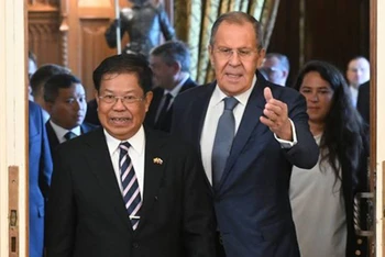 Ngoại trưởng Nga Sergei Lavrov và người đồng cấp Myanmar Than Swe. (Ảnh: Sputnik)