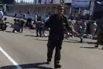 Hiện trường vụ tấn công bằng thiết bị bay không người lái tại một học viện quân sự ở tỉnh Homs, Syria. (Ảnh: Reuters)