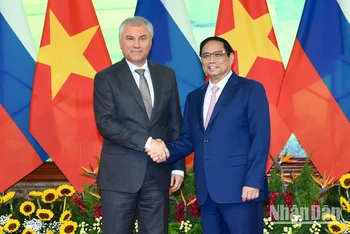 Thủ tướng Phạm Minh Chính và Chủ tịch Duma Quốc gia Quốc hội Liên bang Nga Vyacheslav Volodin.