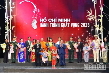 [Ảnh] Chủ tịch nước Võ Văn Thưởng dự Chương trình “Hồ Chí Minh-Hành trình khát vọng 2023”