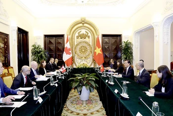 Thứ trưởng Bộ Ngoại giao Hà Kim Ngọc cùng Thứ trưởng Ngoại giao Canada đồng chủ trì Tham khảo chính trị Việt Nam-Canada. (Ảnh: Bộ Ngoại giao)