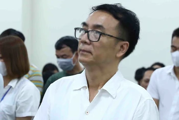 Bị cáo Trần Hùng, cựu Phó Cục trưởng Cục Quản lý thị trường, Bộ Công Thương bị phạt 9 năm tù về tội “Nhận hối lộ”. 