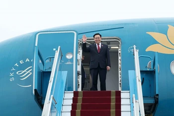 [Ảnh] Chủ tịch Quốc hội Vương Đình Huệ lên đường thăm chính thức nước Cộng hòa nhân dân Trung Hoa