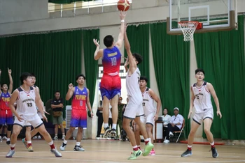 Đội tuyển bóng rổ nam Philippines giành thắng lợi đầy thuyết phục trước Indonesia.