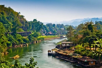 Kanchanaburi là một tỉnh miền núi thanh bình, nằm bên dòng sông Kwai thơ mộng ở miền tây Thái Lan.