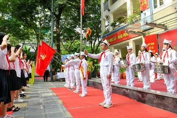 Thầy và trò Hà Nội phấn khởi bước vào năm học mới