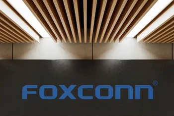 Foxconn, còn được gọi bằng tên chính thức là Hon Hai Precision Industry, là nhà sản xuất thiết bị điện tử theo hợp đồng lớn nhất thế giới và lắp ráp thiết bị cho các công ty công nghệ lớn, trong đó có Apple. (Ảnh: Techinasia)