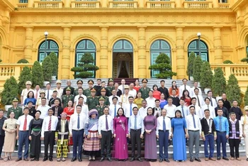 Phó Chủ tịch nước Võ Thị Ánh Xuân gặp mặt Đoàn đại biểu các điển hình tỉnh Lào Cai.