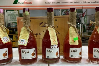 Rượu mơ Sa Pa, tỉnh Lào Cai, sản phẩm OCOP 3 sao. (Ảnh: NGỌC KHÁNH)