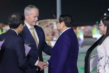 Thủ tướng Phạm Minh Chính và Phu nhân cùng Đoàn đại biểu cấp cao Việt Nam tới sân bay quốc tế Melbourne vào khoảng 21 giờ 20 phút theo giờ địa phương.