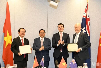 Thủ tướng Phạm Minh Chính chứng kiến lễ trao Biên bản ghi nhớ hợp tác giữa Bộ Khoa học và Công nghệ với CSIRO. Ảnh: THANH GIANG