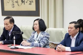 Thường trực Ban Bí thư Trương Thị Mai tại buổi tiếp Thống đốc Tỉnh Wakayama Shuhei Kishimoto. Ảnh: TTXVN