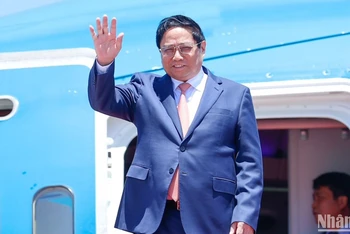 Thủ tướng Phạm Minh Chính tới sân bay quốc tế Chu Thủy Tử ở thành phố Đại Liên, tỉnh Liêu Ninh, Trung Quốc.
