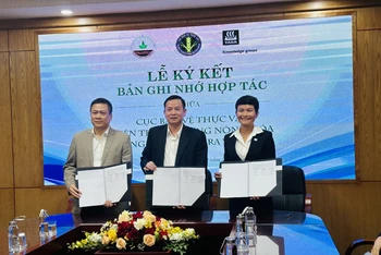 Cục Bảo vệ thực vật, Viện Thổ nhưỡng nông hóa và Công ty TNHH Yara Việt Nam ký kết bản ghi nhớ hợp tác phát triển sản xuất nông nghiệp bền vững.