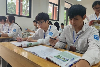 Giờ học của học sinh Trường trung học phổ thông Trương Định (quận Hoàng Mai, hà Nội).