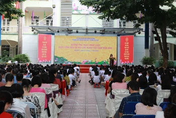 Phòng Giáo dục và Đào tạo quận Ba Đình tổ chức chương trình hưởng ứng "Ngày pháp luật năm 2023" cho cán bộ, giáo viên, học sinh.