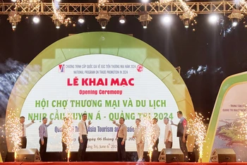 Lễ khai mạc Hội chợ Thương mại và du lịch - Nhịp cầu Xuyên Á- Quảng Trị năm 2024 .