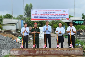 Nghi thức khởi công cầu Kênh 85B ở ấp Tám Ngàn, xã Bình Giang, huyện Hòn Đất.
