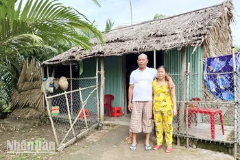Anh Trần Văn Việt về bên vợ và căn nhà sau chuyến đi đã sống sót trở về. 