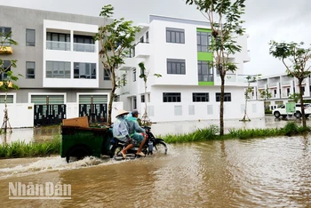 Ảnh hưởng của hoàn lưu bão số 2 vừa qua, khu đô thị Tây Bắc, thuộc phường Vĩnh Quang, thành phố Rạch Giá bị ngập nhiều nơi.