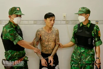 Đối tượng Nguyễn Hồ Ngọc Vinh bị lực lượng Bộ đội Biên phòng Kiên Giang bắt giữ.