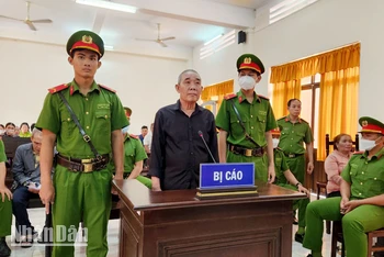 Bị cáo Nguyễn Văn Nguyên nghe Hội đồng xét xử tuyên án.