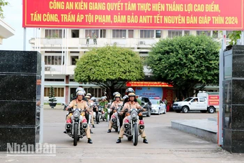 Công an tỉnh Kiên Giang ra quân thực hiện cao điểm tấn công trấn áp tội phạm, bảo đảm an ninh, trật tự Tết Nguyên đán Giáp Thìn năm 2024. 