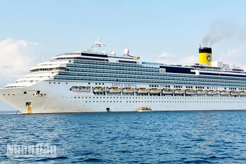 Tàu Costa Serena khởi hành từ Thái Lan đưa 1.083 du khách đến tham quan thành phố Phú Quốc.