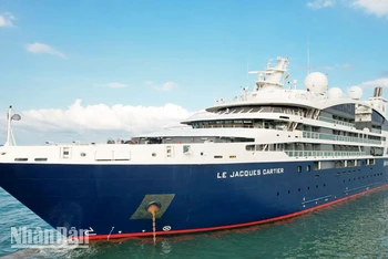 Siêu du thuyền Le Jacques Cartier ghé thăm Phú Quốc sáng 22/2.
