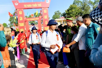 Thanh niên tỉnh Kiên Giang lên đường làm nhiệm vụ bảo vệ Tổ quốc.