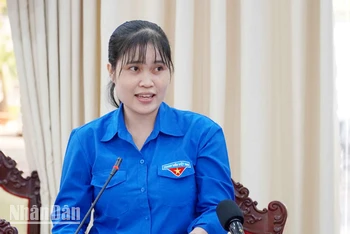 Đại diện đoàn viên phát biểu các đề xuất tại buổi đối thoại với Chủ tịch Ủy ban nhân dân tỉnh Kiên Giang.