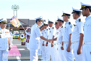 Căn cứ biển Ream, Hải quân Hoàng gia Campuchia đón đoàn công tác Vùng 5 Hải quân nhân dân Việt Nam tại cảng Sihanoukville.