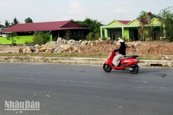 Các căn nhà ông Lý Thanh Giàu xây dựng trên phần đất bao chiếm của vợ chồng ông Trần Quốc Tuấn và bà Nguyễn Thị Mỹ Lệ.