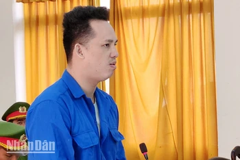 Bị cáo Nguyễn Minh Tuấn tại phiên tòa sáng 22/5.