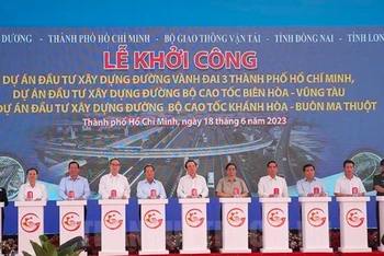 Thủ tướng Chính phủ dự Lễ phát lệnh khởi công dự án vành đai 3 Thành phố Hồ Chí Minh tháng 6/2023.