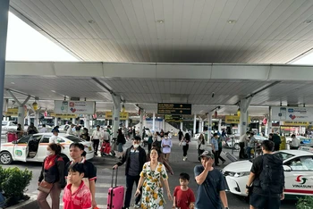 Sân bay Tân Sơn Nhất đón 125.000 hành khách vào những ngày cao điểm lễ.