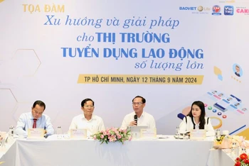 Tọa đàm "Xu hướng và giải pháp cho thị trường tuyển dụng lao động số lượng lớn".