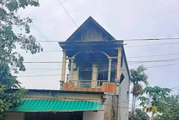 Ngôi nhà phát sinh hỏa hoạn.