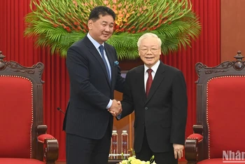 [Ảnh] Tổng Bí thư Nguyễn Phú Trọng tiếp Tổng thống Mông Cổ Ukhnaagiin Khurelsukh