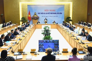 [Ảnh] Thủ tướng chủ trì Hội nghị phát triển du lịch Việt Nam nhanh, bền vững