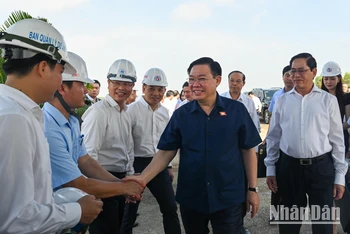 Chủ tịch Quốc hội Vương Đình Huệ thăm, kiểm tra tại Dự án đầu tư xây dựng đường bộ cao tốc Biên Hòa-Vũng Tàu.