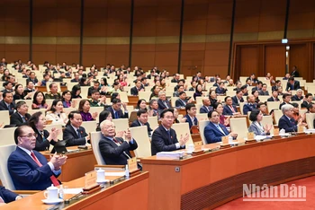 Tổng Bí thư Nguyễn Phú Trọng cùng các đồng chí lãnh đạo, nguyên lãnh đạo Đảng, Nhà nước và các đại biểu dự phiên khai mạc.