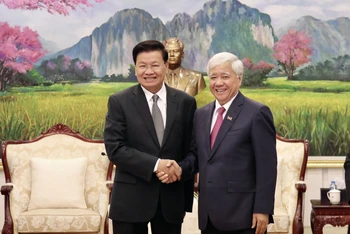 Tổng Bí thư, Chủ tịch nước Lào tiếp Chủ tịch Đỗ Văn Chiến.