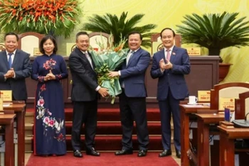 Đồng chí Trần Sỹ Thanh được bầu làm Chủ tịch Ủy ban nhân dân thành phố Hà Nội 